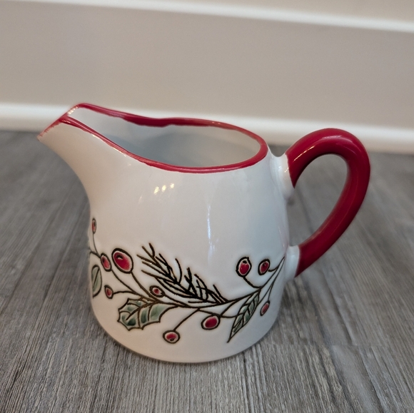 InHomeStylez Christmas Holly Berry Small creamer/ gravy boat - Picture 4 of 11